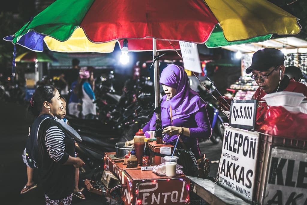Thai Street Food Guide: Must-Try Dishes for Backpackers (2026)